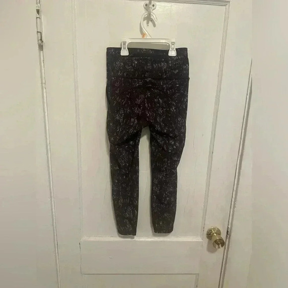 NWOT Athleta Lightning City Lights Capri Tights
Ladies XXS - Picture 7 of 7